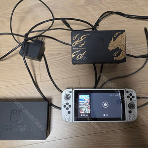 닌텐도 스위치 몬헌에디션 배터리 개선판 팝니다