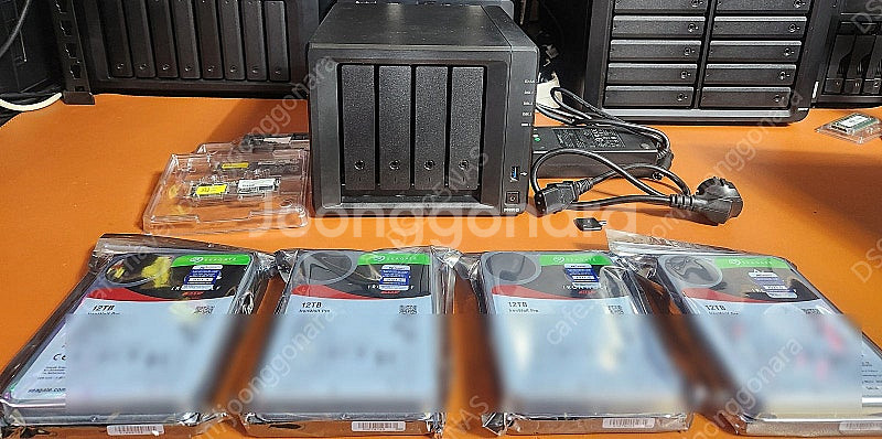시놀로지DS920+ 램6G +아이언울프프로 48TB+M...--0