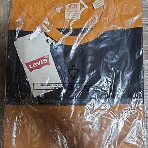 리바이스 LVC 1960's 케주얼 스트라이프 티셔츠 블랙/골드 M 사이즈 팝니다.