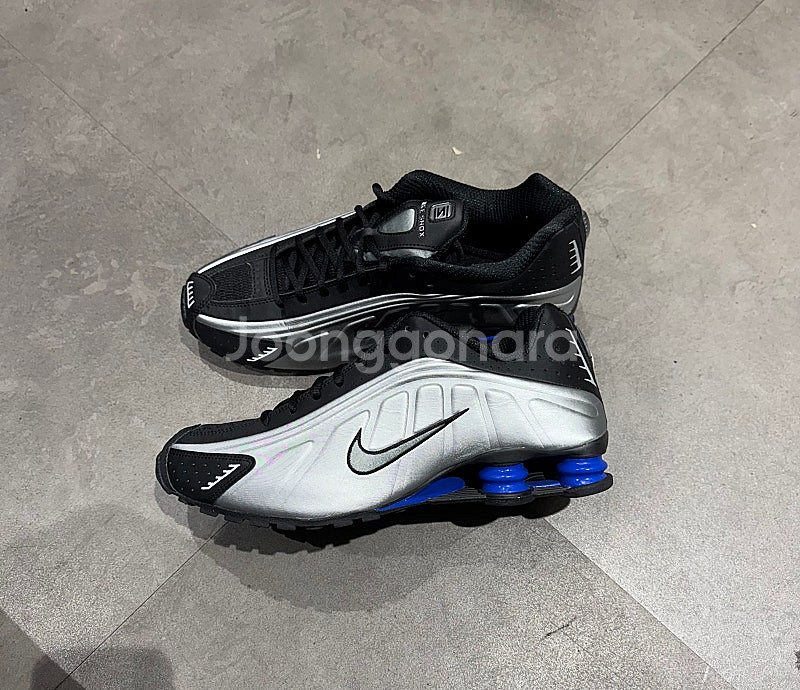 [ Nike ] 나이키 샥스 R4 메탈릭 실버 앤 블랙...--0