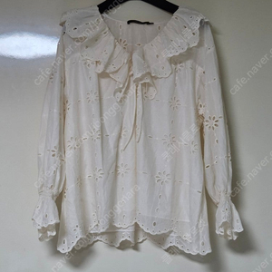 질스튜어트 JILL STUART 플라워 자수 블라우스 (55) 무료 배송