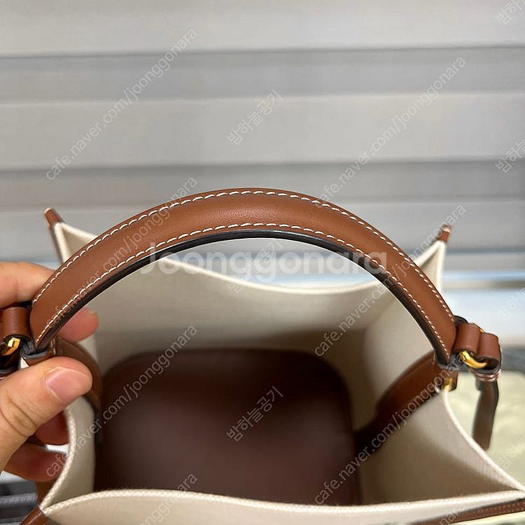 버버리 캔버스 페기 버킷백 여성가방 급처분--5