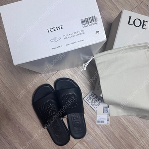 LOEWE. 로에베 가죽로고. 슬리퍼. 2025 SS (블랙 /40사이즈)