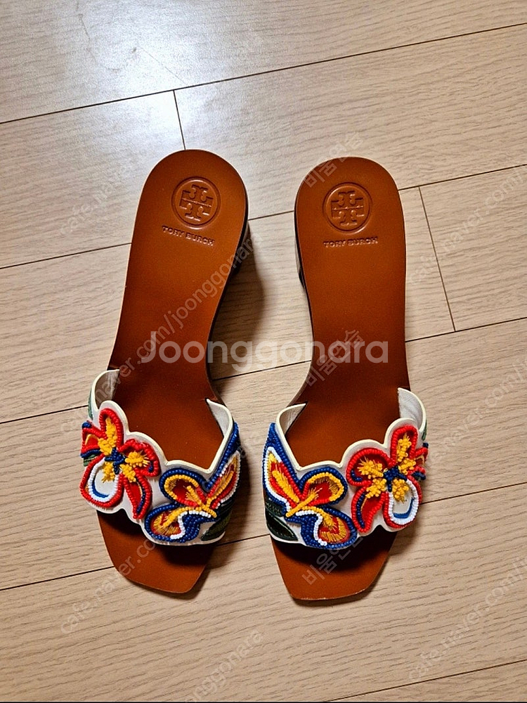 새컨디션 토리버치 플라워 비즈 뮬 샌들--1