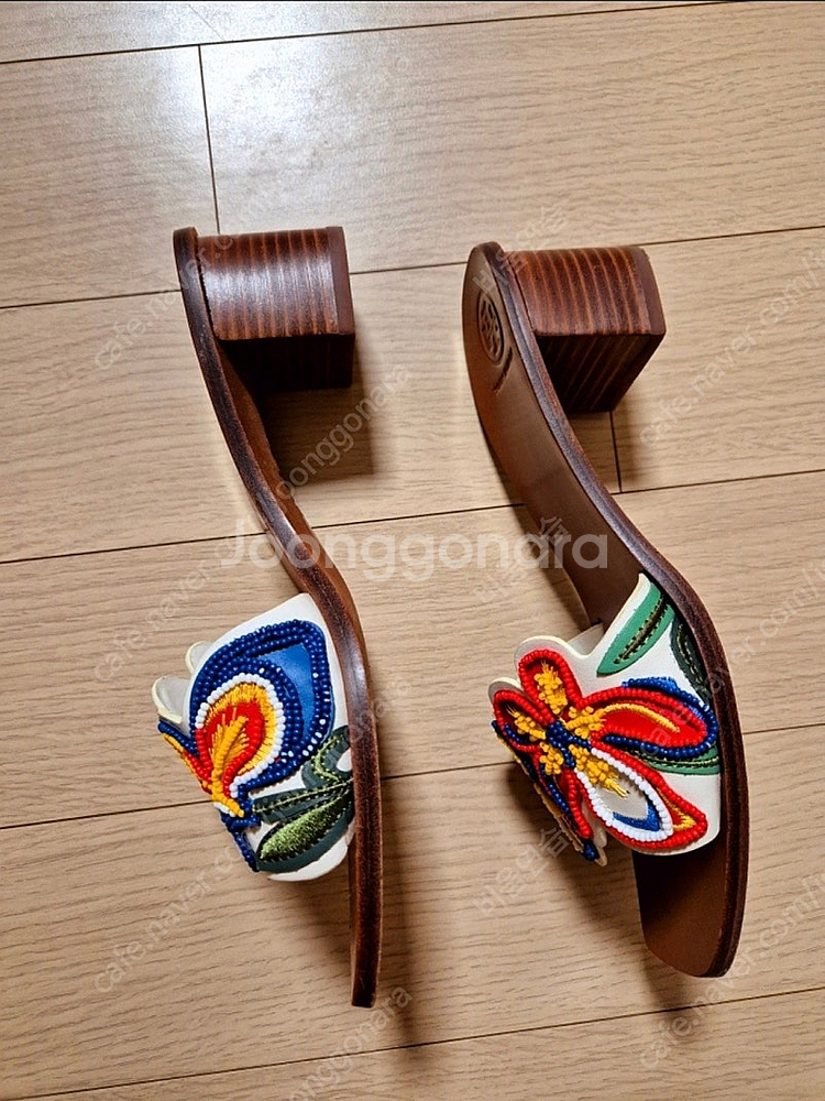 새컨디션 토리버치 플라워 비즈 뮬 샌들--2