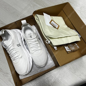 로에베 x 온 러닝 / 클라우드틸트 2.0 운동화