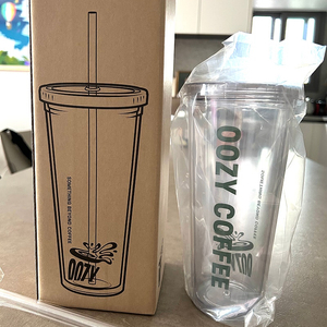 새상품 Oozy Coffee 텀블러 콜드컵 700mm 와 스트로우 매장판매가격33200원