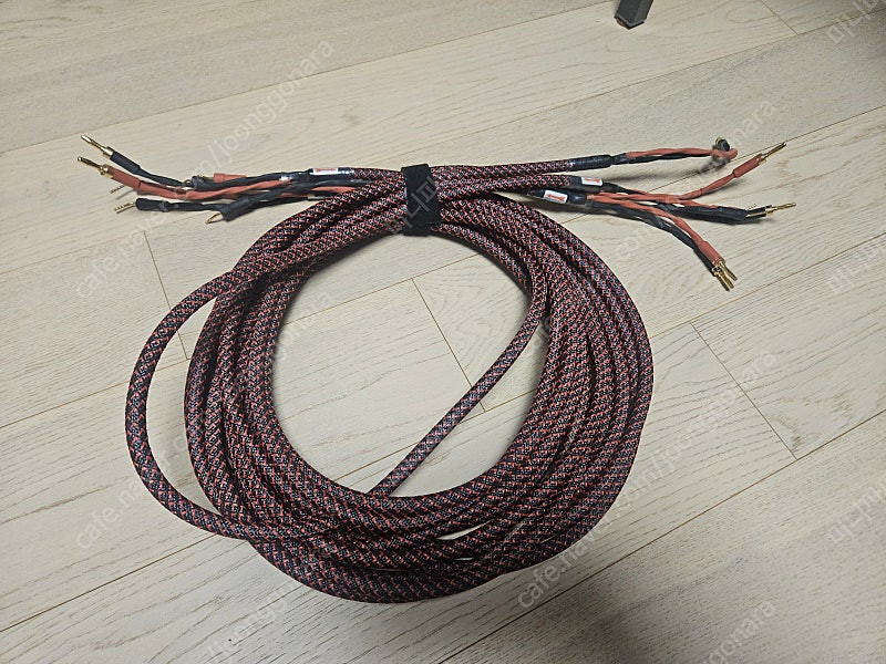 홈씨어터용 스피커 엠프외 B&W 스피커 이미지