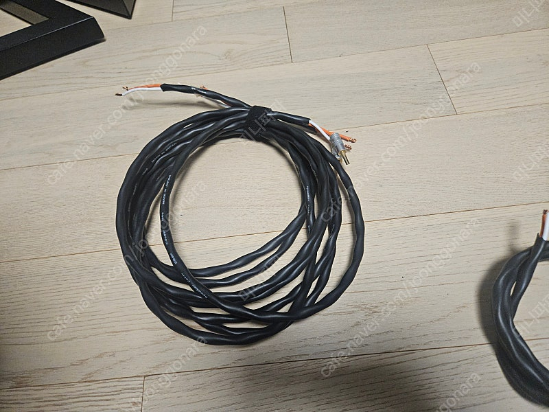 홈씨어터용 스피커 엠프외 B&W 스피커 이미지