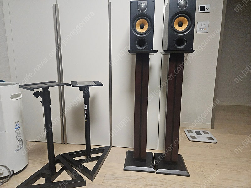 홈씨어터용 스피커 엠프외 B&W 스피커 이미지