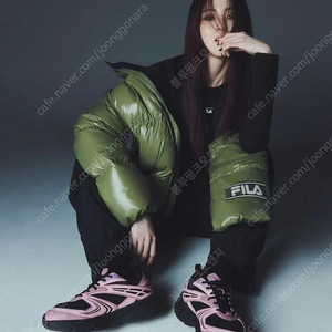 휠라 에샤페 인터런 핑크블랙 240 팝니다