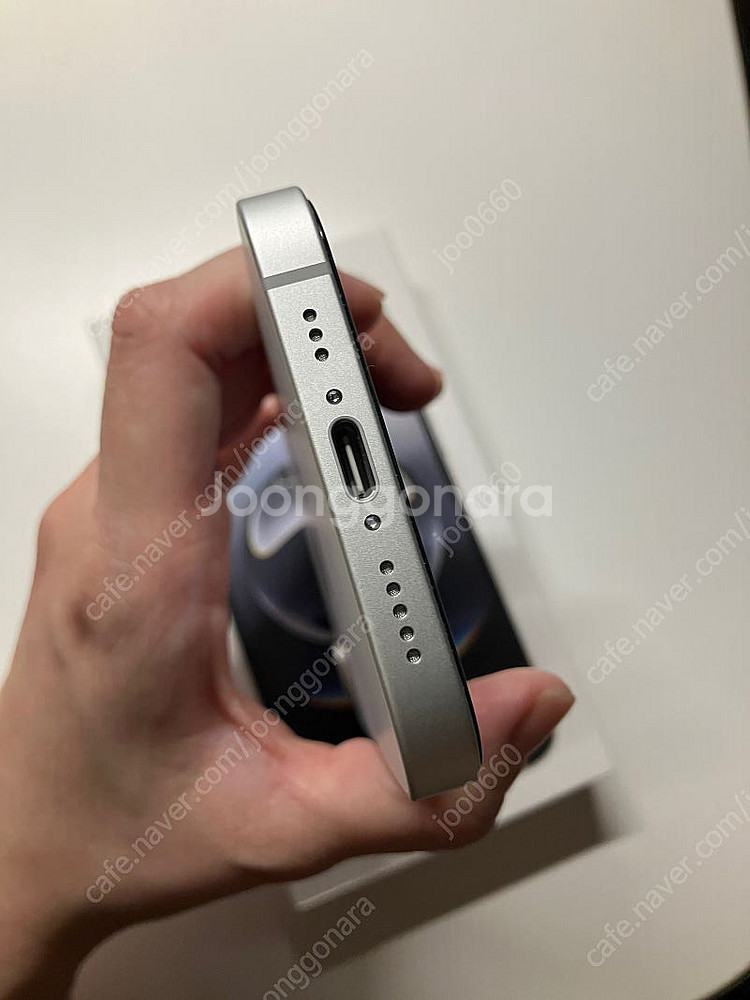 아이폰 16e 화이트 128gb 자급제 풀박스 + 테슬...--3