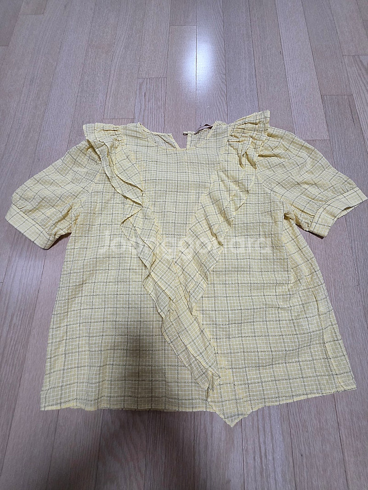 마리끌레르 반팔 블라우스--3