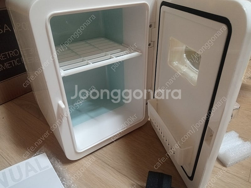 레트로 미니 화장품 냉장고 4리터.--3