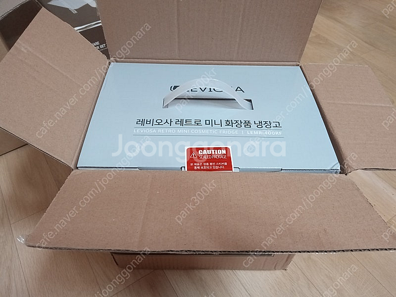 레트로 미니 화장품 냉장고 4리터.--9