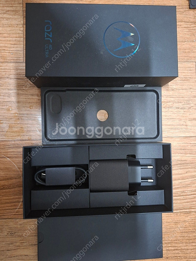 모토로라 레이저 40 울트라 팝니다--2