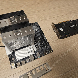 인텔 i7 13700, MSI PRO B760M-A, 삼성 DDR4 32G 램, GTX1080 그래픽카드 팝니다.