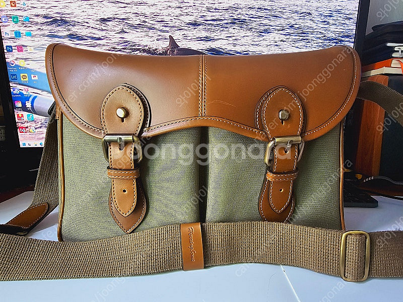 헤링본(Herringbone) 카메라 숄더백 팝니다.--0