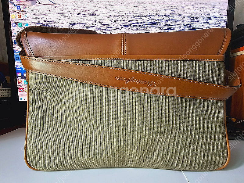 헤링본(Herringbone) 카메라 숄더백 팝니다.--3