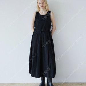 [새상품] 르세지엠 드로스트링 슬리브리스 원피스 블랙