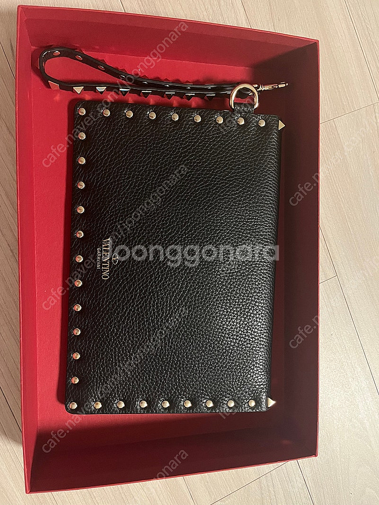 발렌티노 락스타드 클러치백 (풀박스)--0