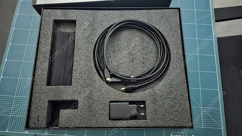 크로스오버존 크로스오버 140TU5 4K UHD 휴태용 모니터 판매합니다--1