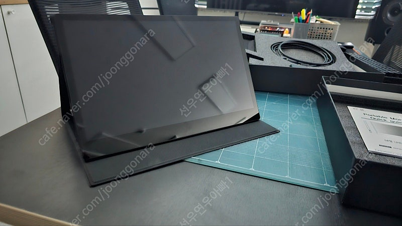 크로스오버존 크로스오버 140TU5 4K UHD 휴태용 모니터 판매합니다--2