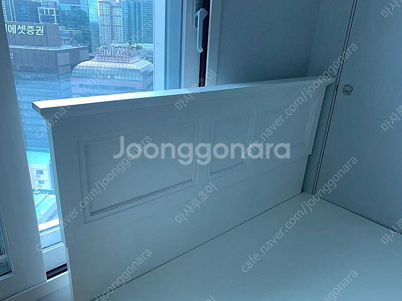 화이트 원목침대 프레임 퀸사이즈 상태최상(매트리스x)--4