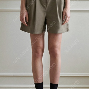 이엘 카키 반바지