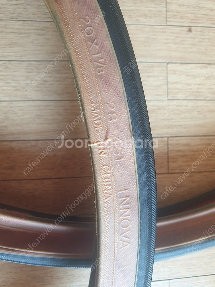 20인치 451사이즈(1-1/8)이노바(INNOVA) 타이어(와이어비드) 2개(한대차분무주행)판매합니다--1