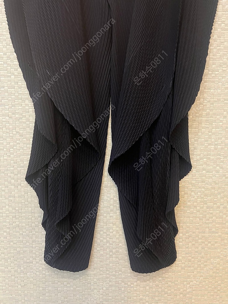 이세이미야케 오비큘러 팬츠 이미지