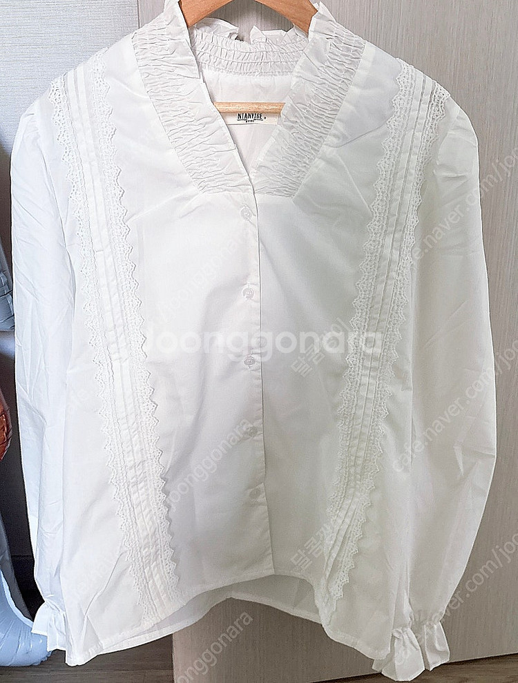 새상품- 화이트 레이스 셔링 블라우스 S사이즈(가격인하X)--0
