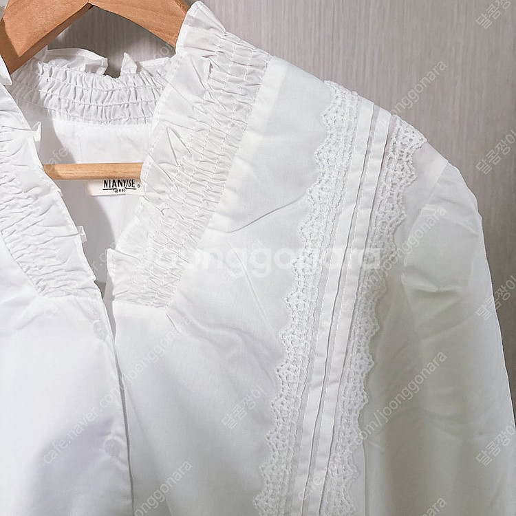 새상품- 화이트 레이스 셔링 블라우스 S사이즈(가격인하X)--1