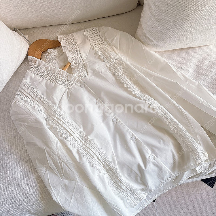 새상품- 화이트 레이스 셔링 블라우스 S사이즈(가격인하X)--3