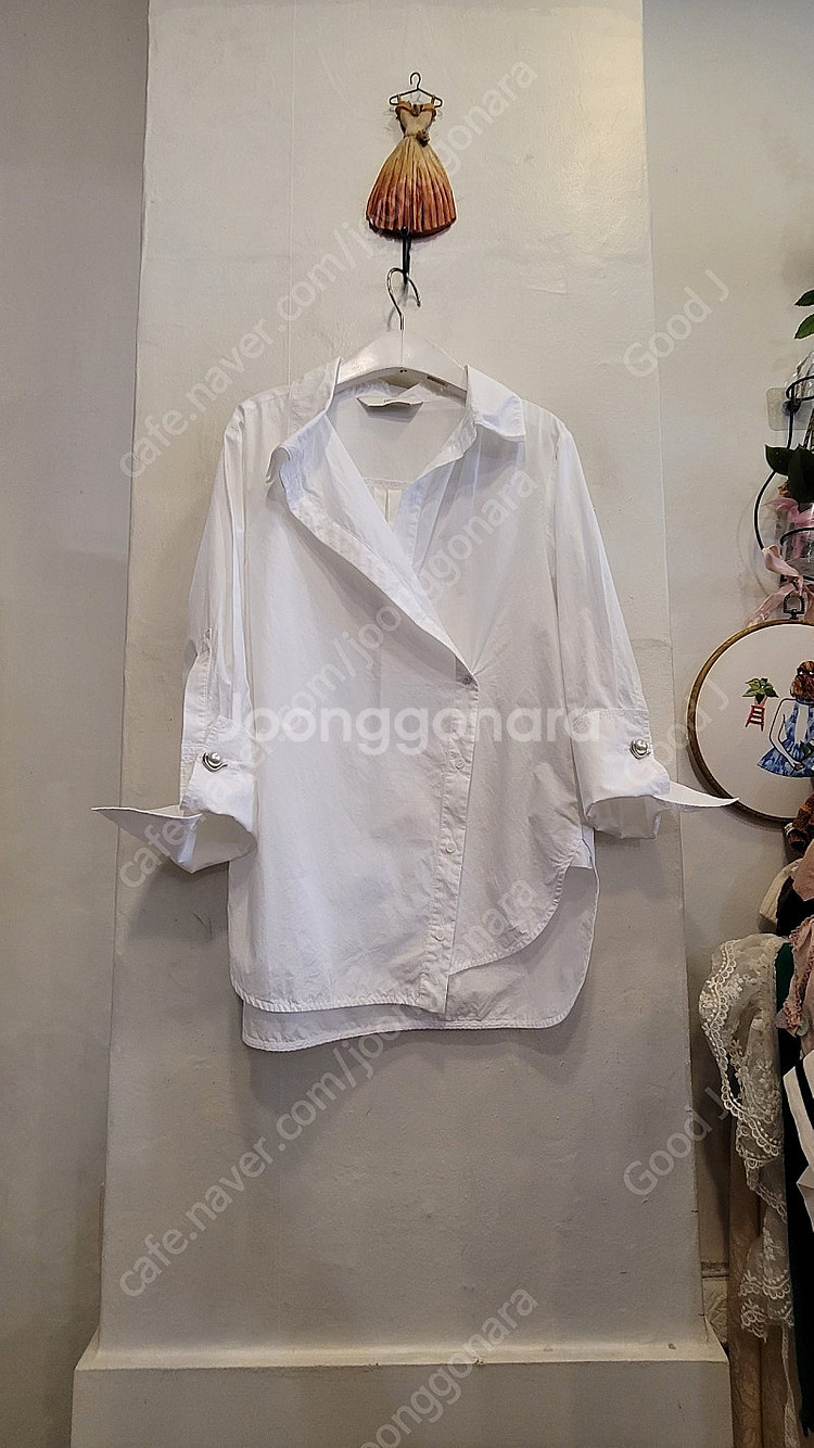 듀엘 언발 화이트 셔츠. 블러썸 핀턱 와이드 팬츠--1