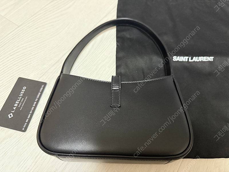 생로랑 모노그램 숄더백 팝니다.--1