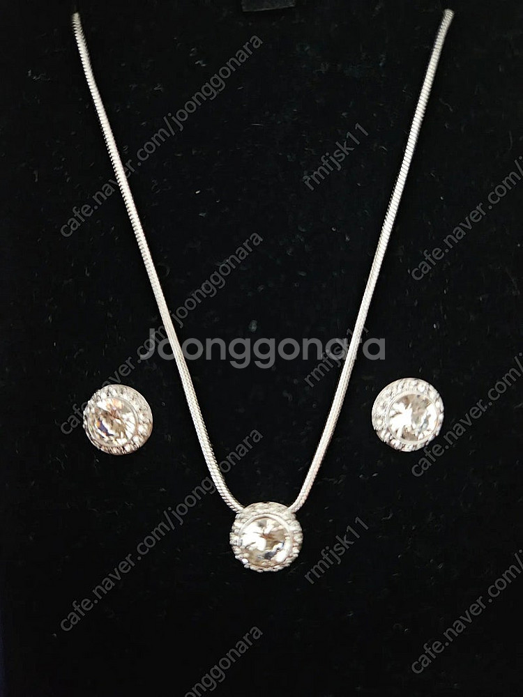 스와로브스키 목걸이 귀걸이 세트 팔찌 등등 소장품 저렴하게 판매합니다.--5