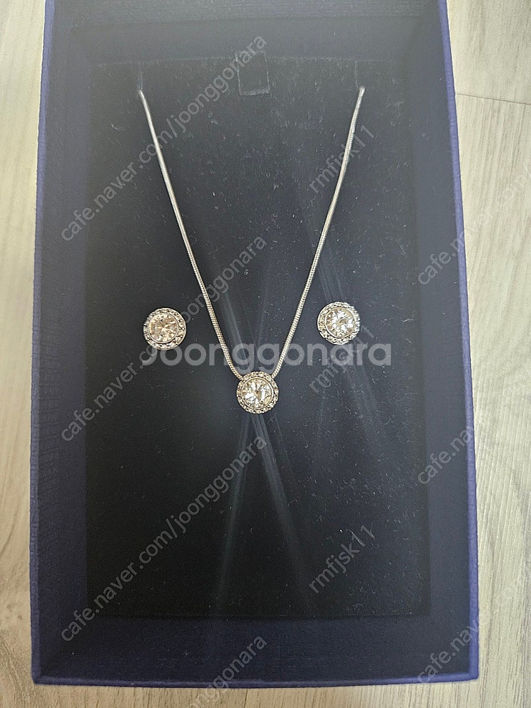 스와로브스키 목걸이 귀걸이 세트 팔찌 등등 소장품 저렴하게 판매합니다.--6