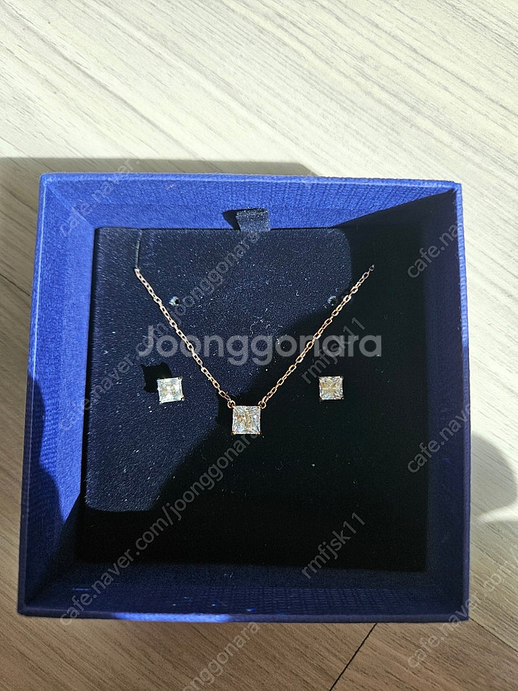 스와로브스키 목걸이 귀걸이 세트 팔찌 등등 소장품 저렴하게 판매합니다.--7