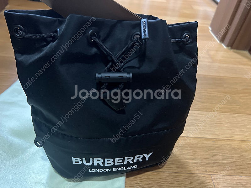 버버리 포이베 블랙 28만원--1