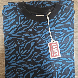 리바이스 LVC 1960's 자카드 티셔츠 앱스트랙 블랙 앤 블루 M 사이즈 팝니다.