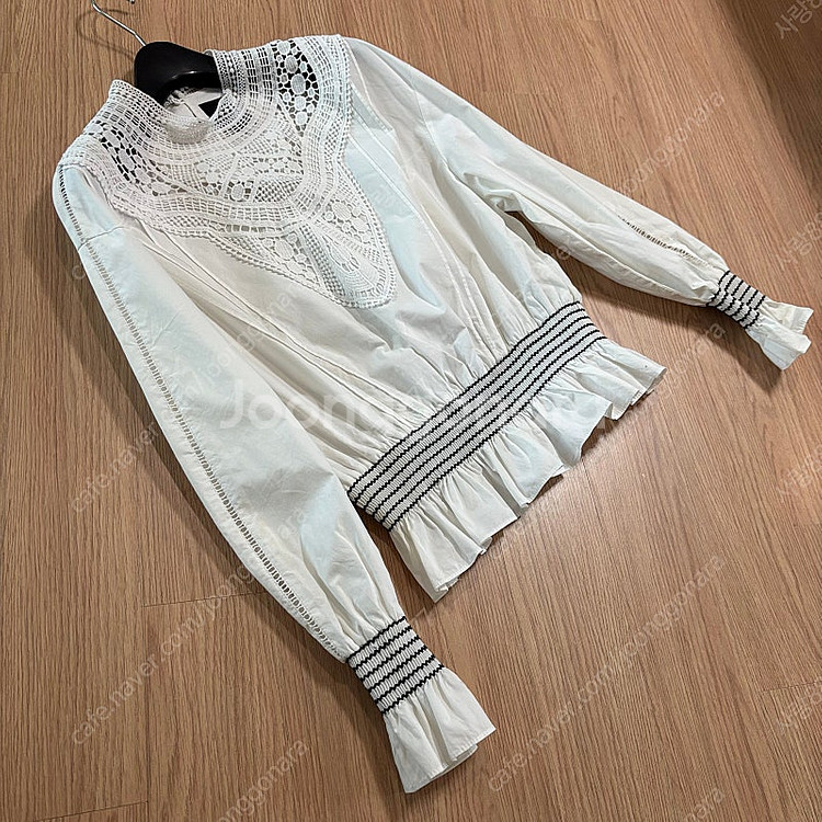 SJYP 스티브제이앤요니피 펀칭 바스락 레이스 블라우스...--0