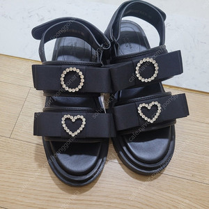 슈콤마보니 리본샌들 235