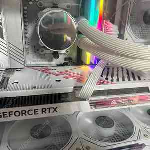 (새제품급) 컬러풀 RTX4070 SUPER WHITE ULTRA OC D6X 12GB 화이트 그래픽카드