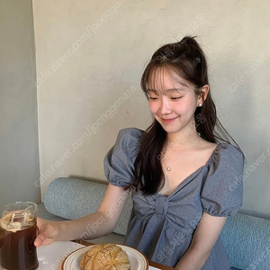 (새상품)피치글로우 여릿 오프숄더 리본 블라우스