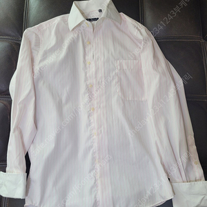 에르메네질도 제냐(Ermenegildo Zegna) 흰바탕에 핑크스트라이프셔츠 15 1/2사이즈(가슴넓이:53기장72/74) 19,800원(택배비별도) 팝니다 상태괜찮은편(바늘자국