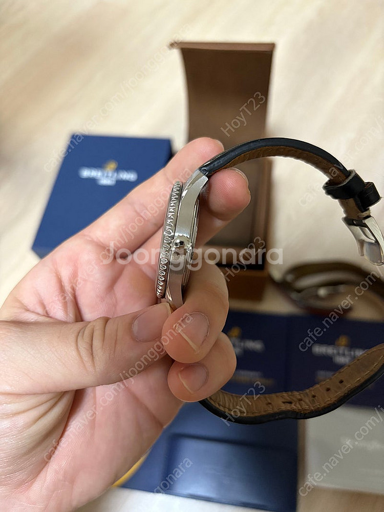 브라이틀링 에비에이터8 데이데이트 41mm 팝니다--2