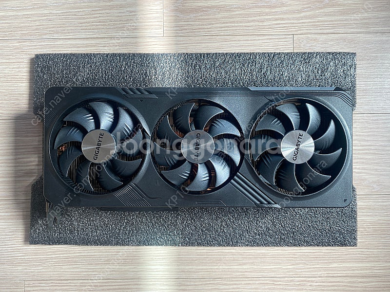 기가바이트 rx 7800xt gaming oc 3팬--1