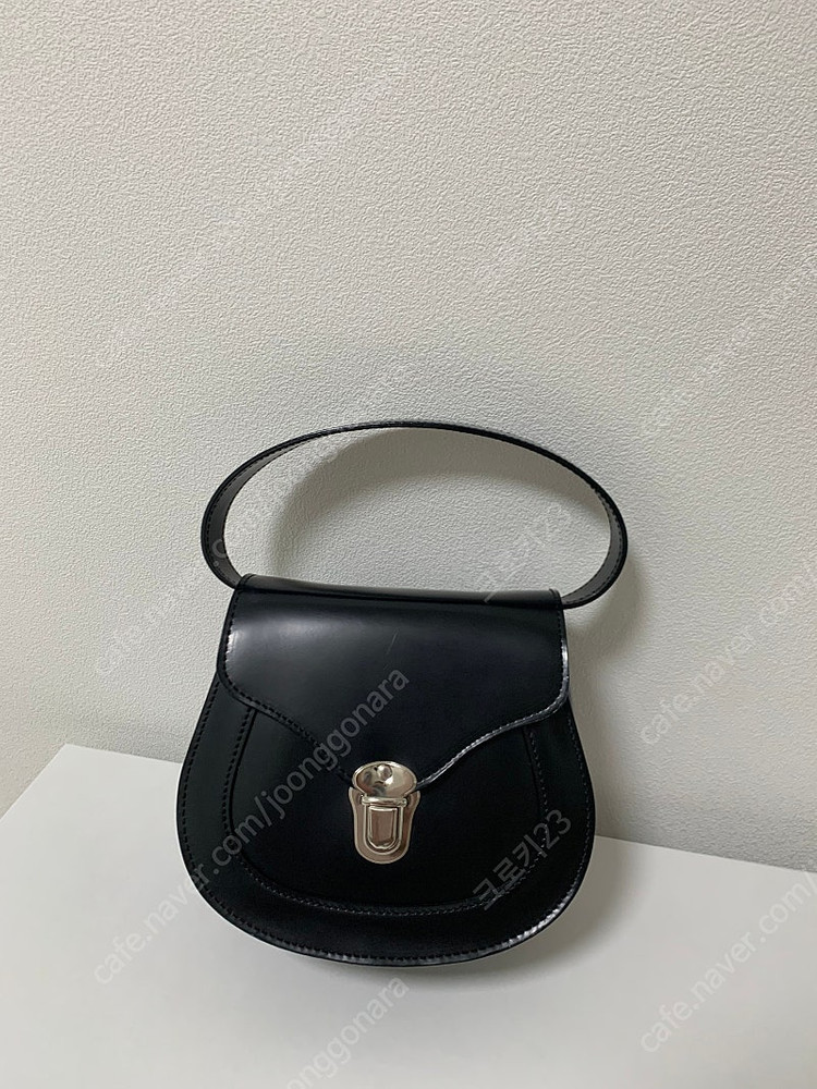 꼼데가르송 플랩 미니 소가죽 탑핸들 새들 핸드백--3