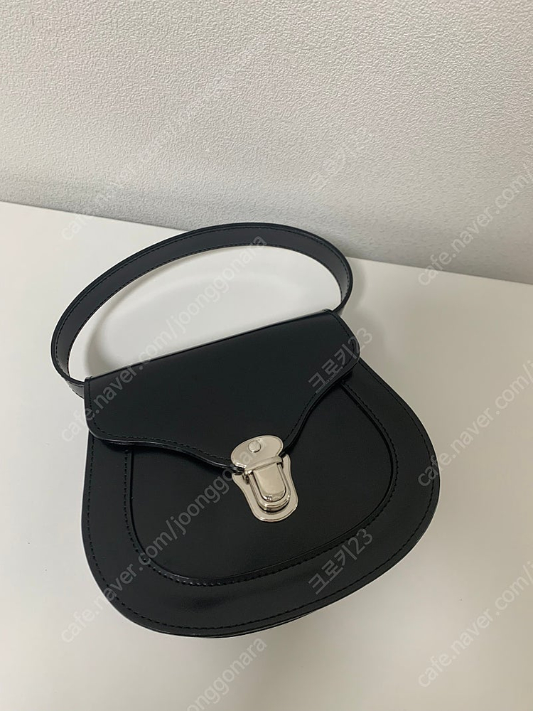 꼼데가르송 플랩 미니 소가죽 탑핸들 새들 핸드백--5